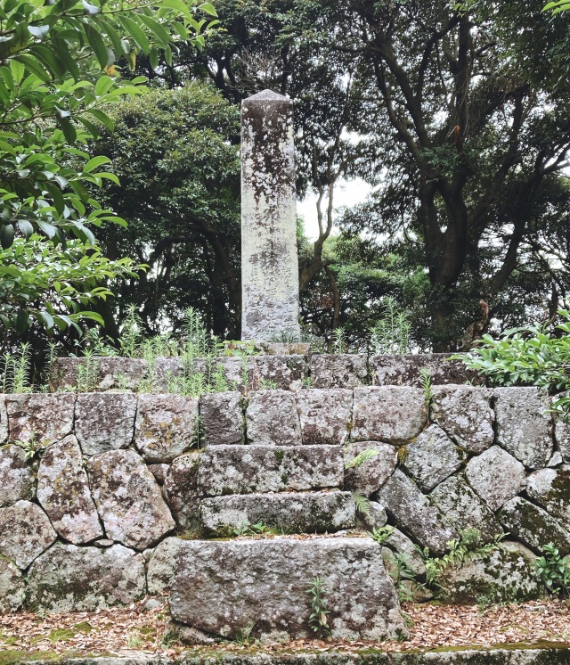 亀井武蔵守玆矩の墓所